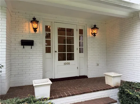 1000 Englewood Dr, Winston Salem, NC 27106