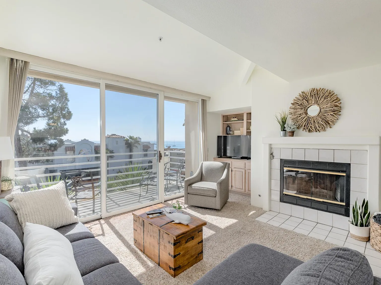 2 bed, 1336 sqft, $6,000 — Photo 2