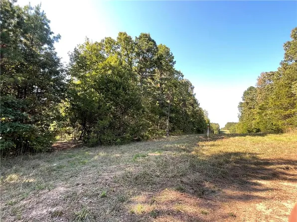 (undisclosed Address), London, AR 72847