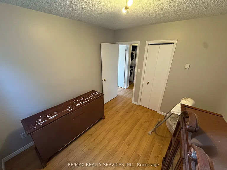 213 Sarah Ct — Photo 6