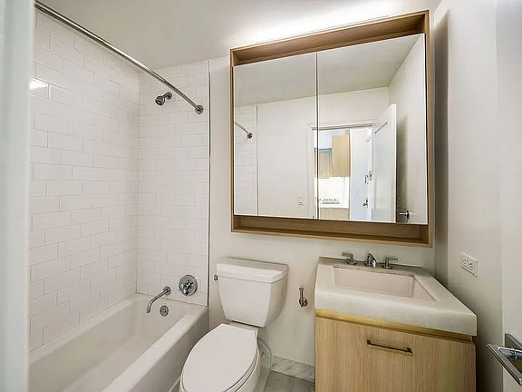 5th image of 250 W 19th St APT 14B
