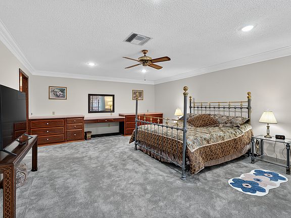 5th image of 9243 3rd St