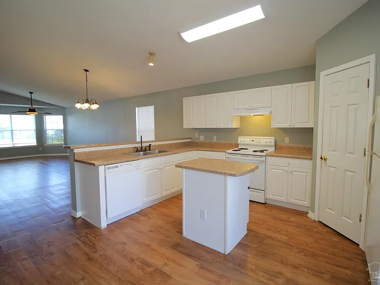 386 Mizzen Ln — Photo 8