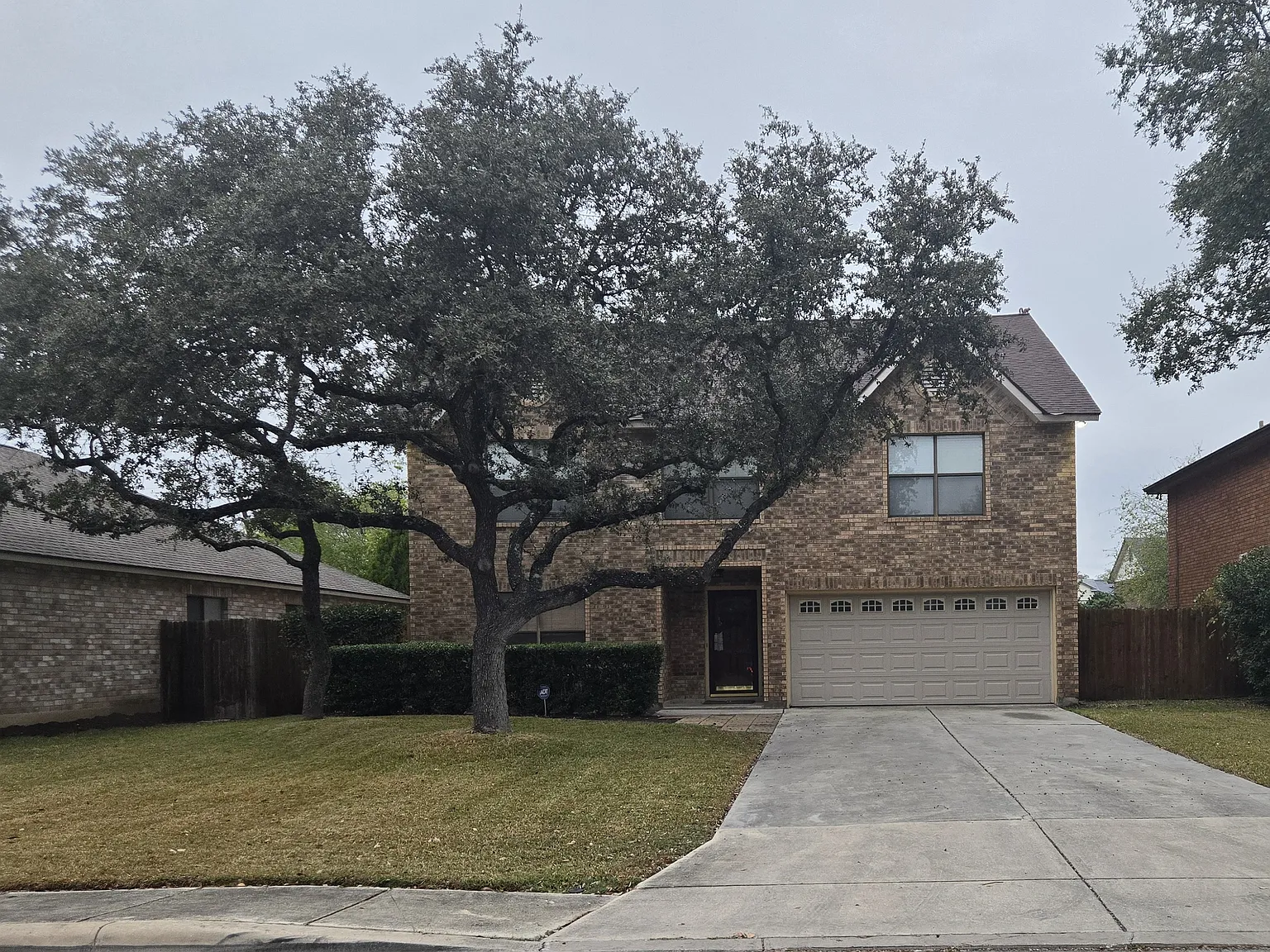 4 bed, 2.5 bath, 3378 sqft, $2,000 — Photo 2