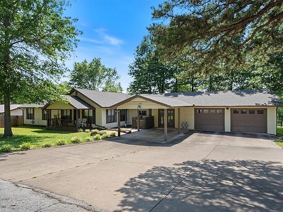 3rd image of 408 S Parrott Dr