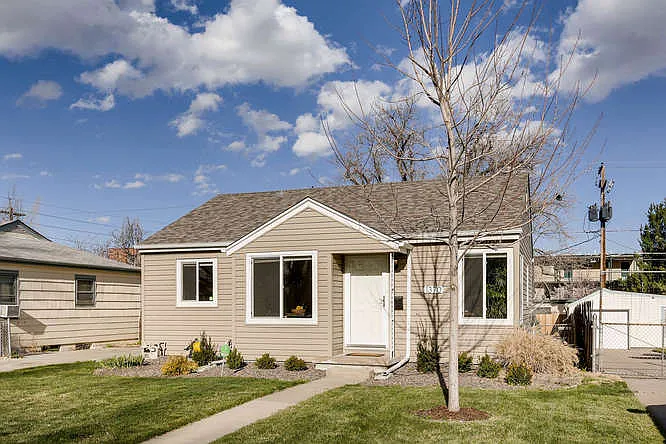 1370 Xanthia St - - — Photo 2