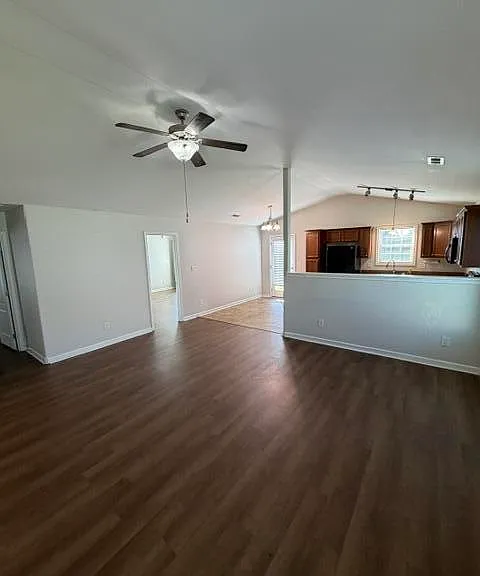 156 Stephen Dr — Photo 10