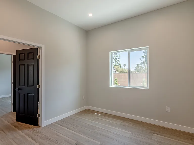 8603 Comanche Ave — Photo 15
