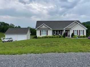 221 Twelve Oaks Dr, Hardy, VA 24101