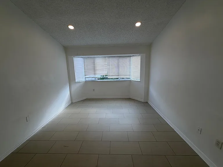 3780 Amalfi Dr — Photo 41