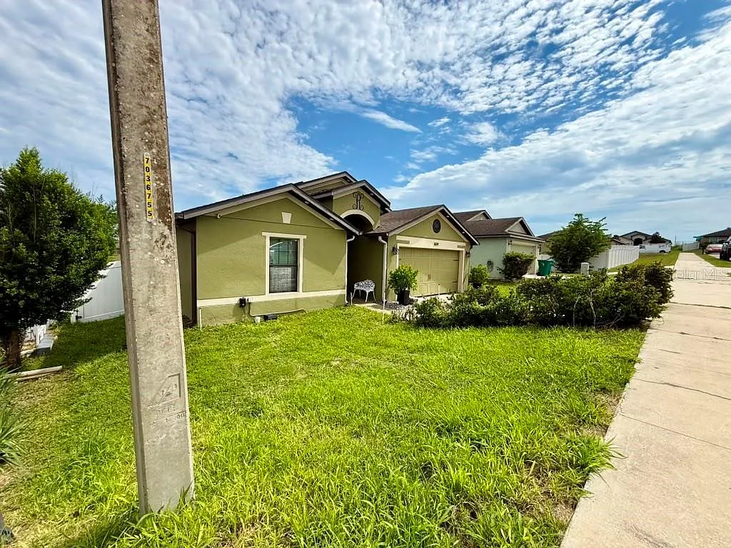 3 bed, 2.0 bath, 1616 sqft, $2,150 — Photo 4