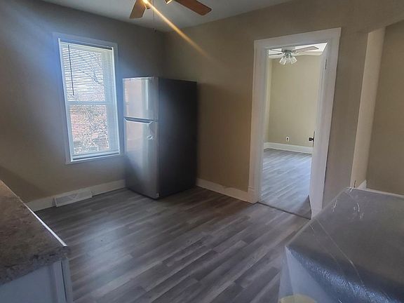 4th image of 458 W Oakland Ave