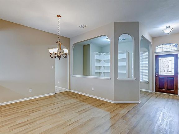 5th image of 1510 Stoney Park Dr