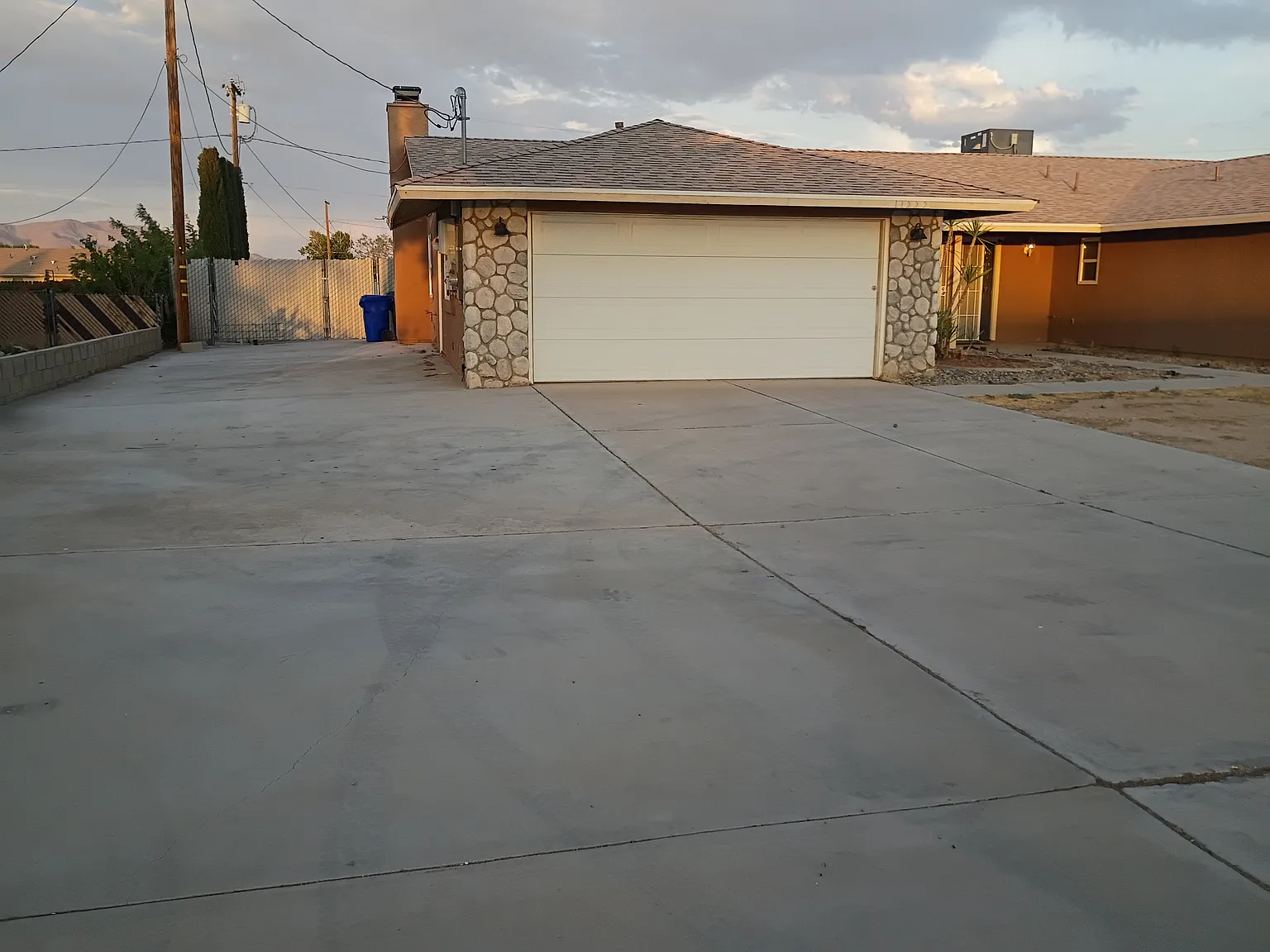 4 bed, 2005 sqft, $2,600 — Photo 2