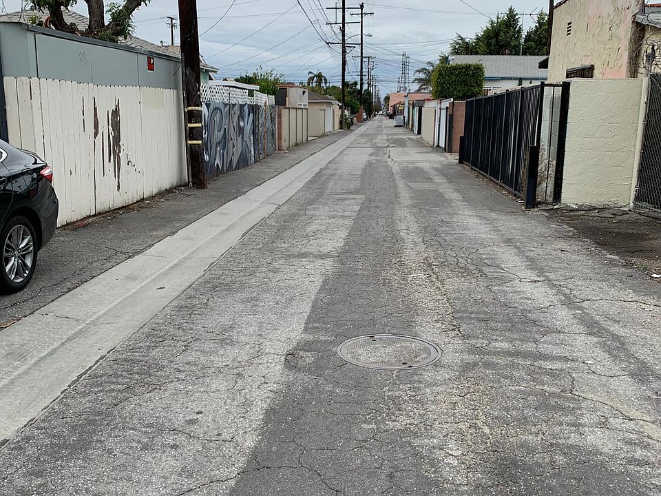 Entrance is through Back Alley.