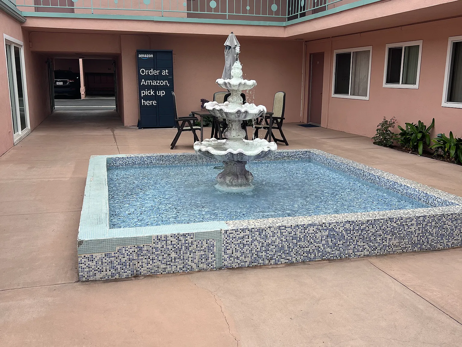 Kings Court — Photo 4