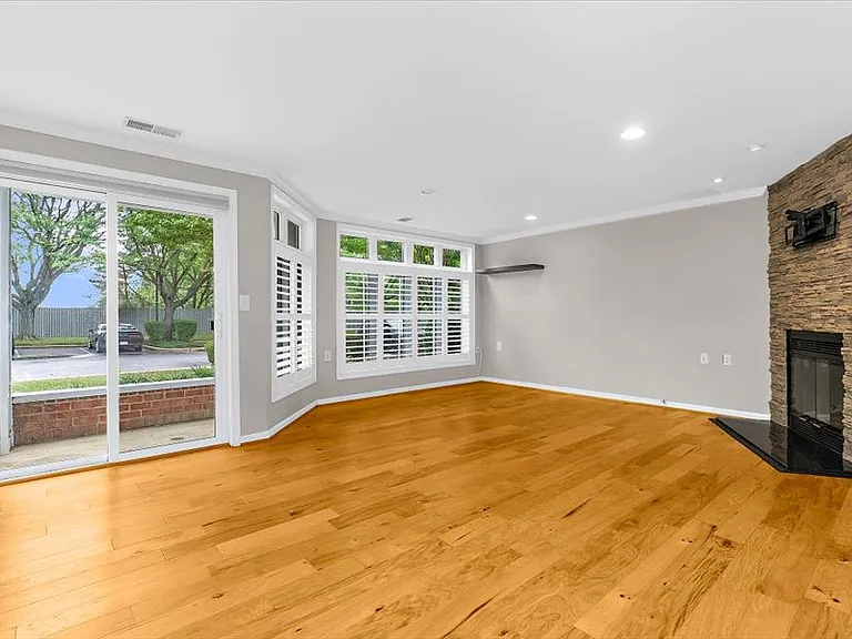 1134 Lake Heron Dr #1B — Photo 17