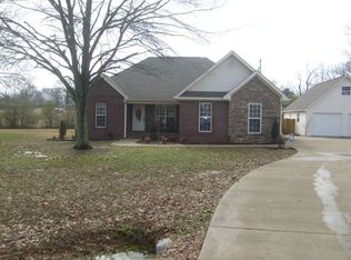 18 Laura Ln, Florence, AL 35633