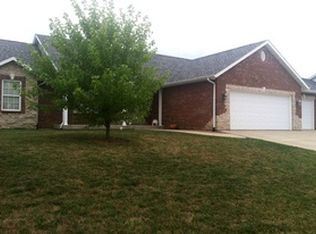 1518 Dannehold Farms Dr, Waterloo, IL 62298