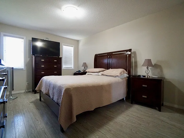 2495 King Edward St — Photo 4