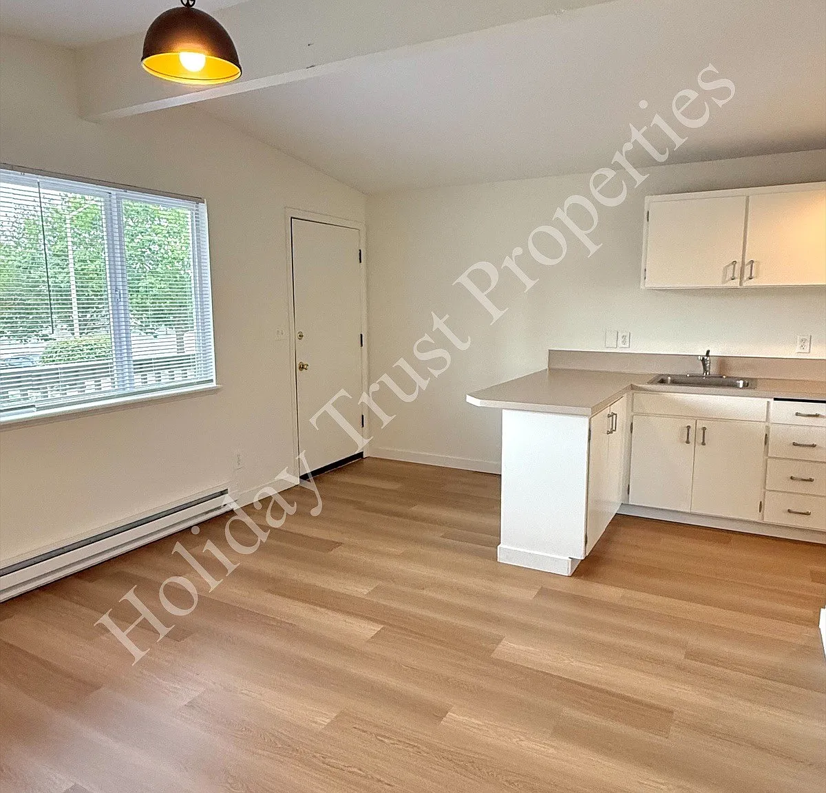 422 East Bay — Photo 3