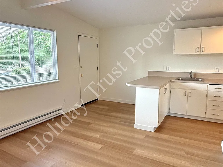 422 East Bay — Photo 3