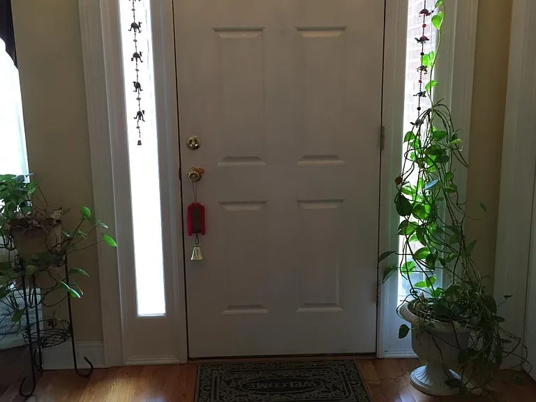 1140 Beverly Dr — Photo 2