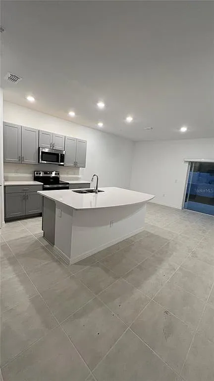 3 bed, 2.5 bath, 1365 sqft, $2,250 — Photo 2
