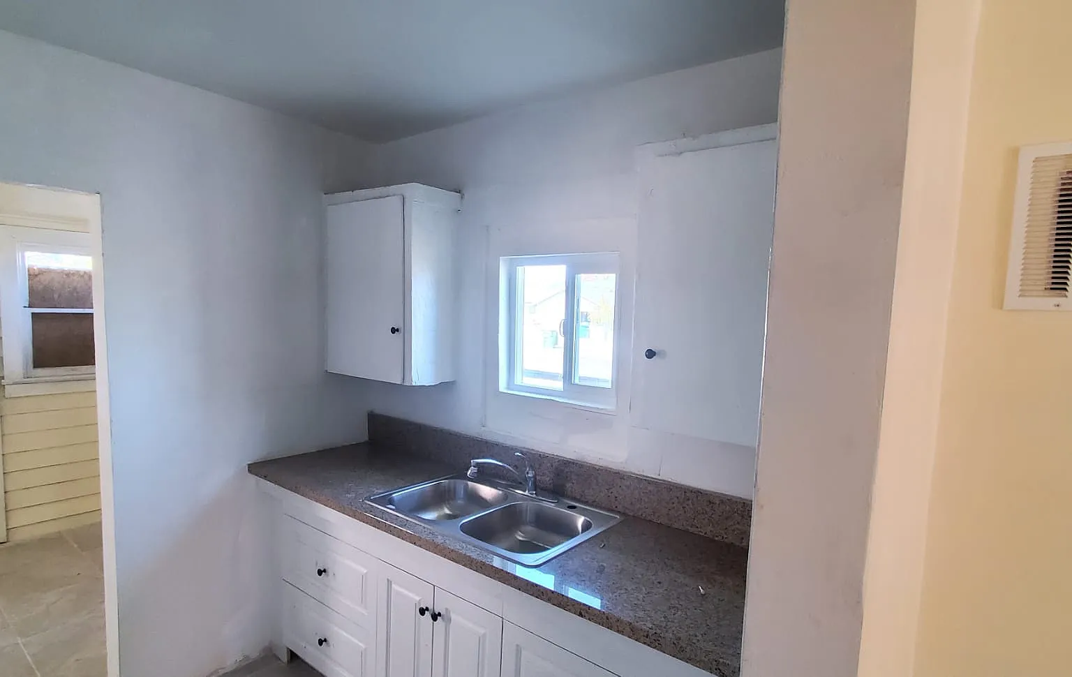 301 2nd Ave — Photo 3