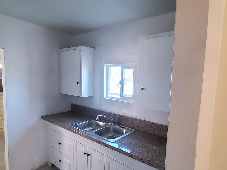 2nd image of 301 2nd Ave