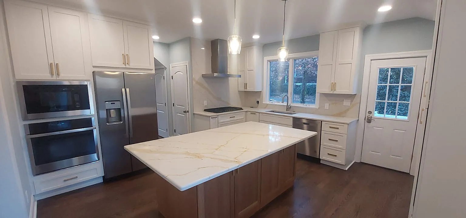 5 bed, 2.5 bath, $6,950 — Photo 2