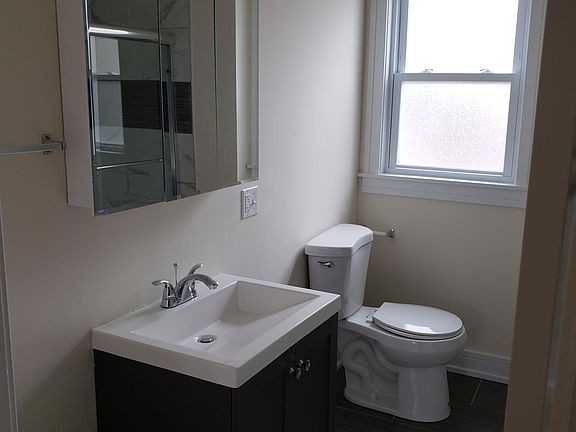 5th image of 2505 W Granville Ave #1W