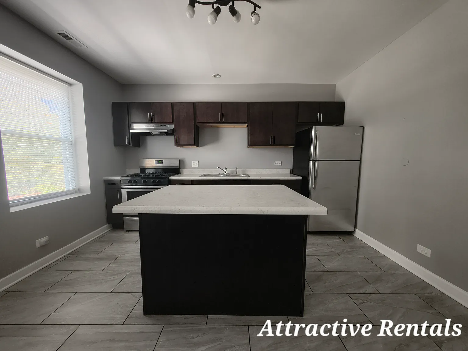 2 bed, 950 sqft, $1,600 — Photo 2