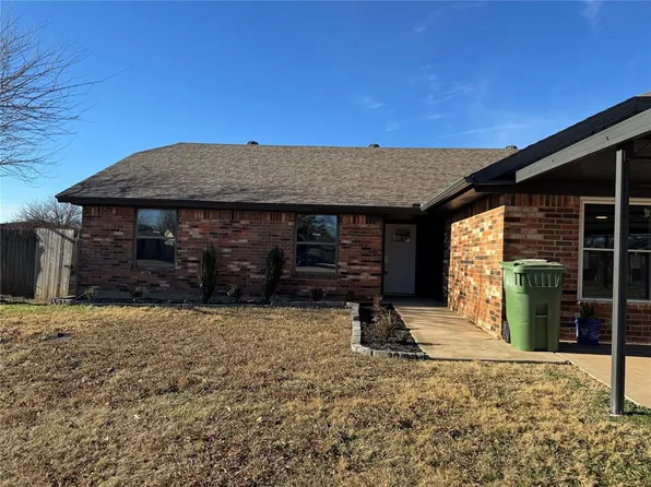 1004 Ranchoak Ct, Yukon, OK 73099