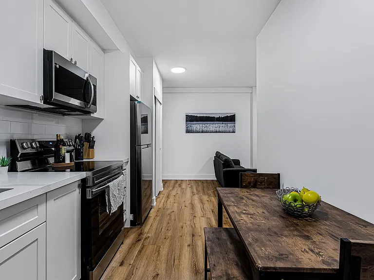 610 King St E — Photo 8