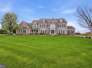 8 Deerfield Dr, Malvern, PA 19355