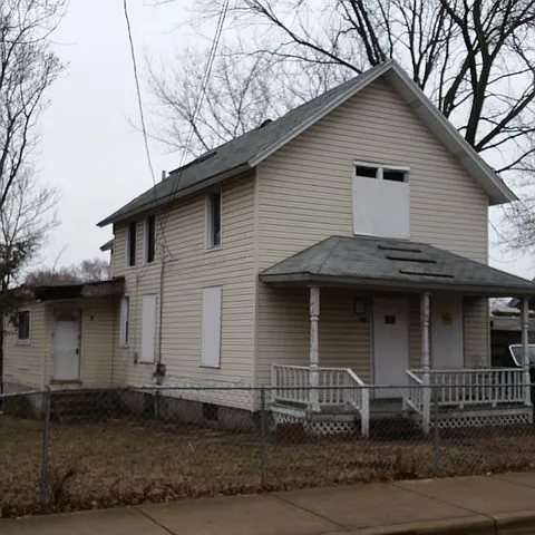 480 Hickory Pl photo 1