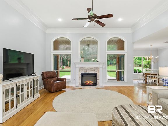 3rd image of 9051 Pine Run