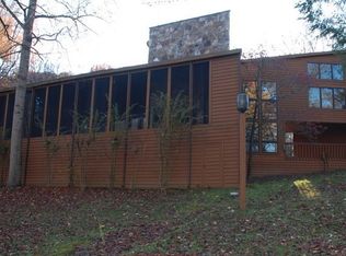 1204 N Shorewood Ln, Caryville, TN 37714