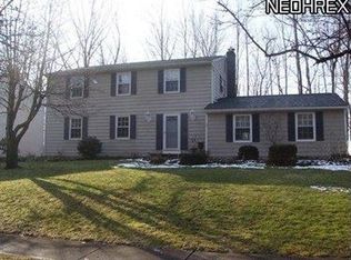 194 Chelmsford Dr, Aurora, OH