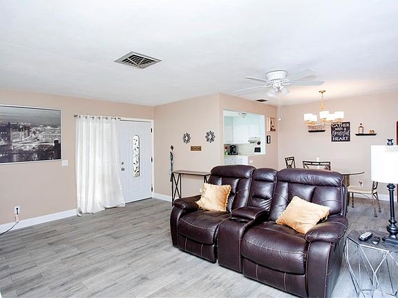 4th image of 13727 Jamaica Dr