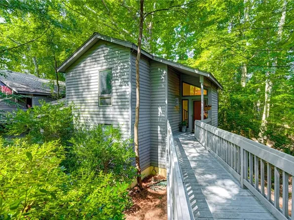 204 Forest Brook Dr, Winston Salem, NC 27106