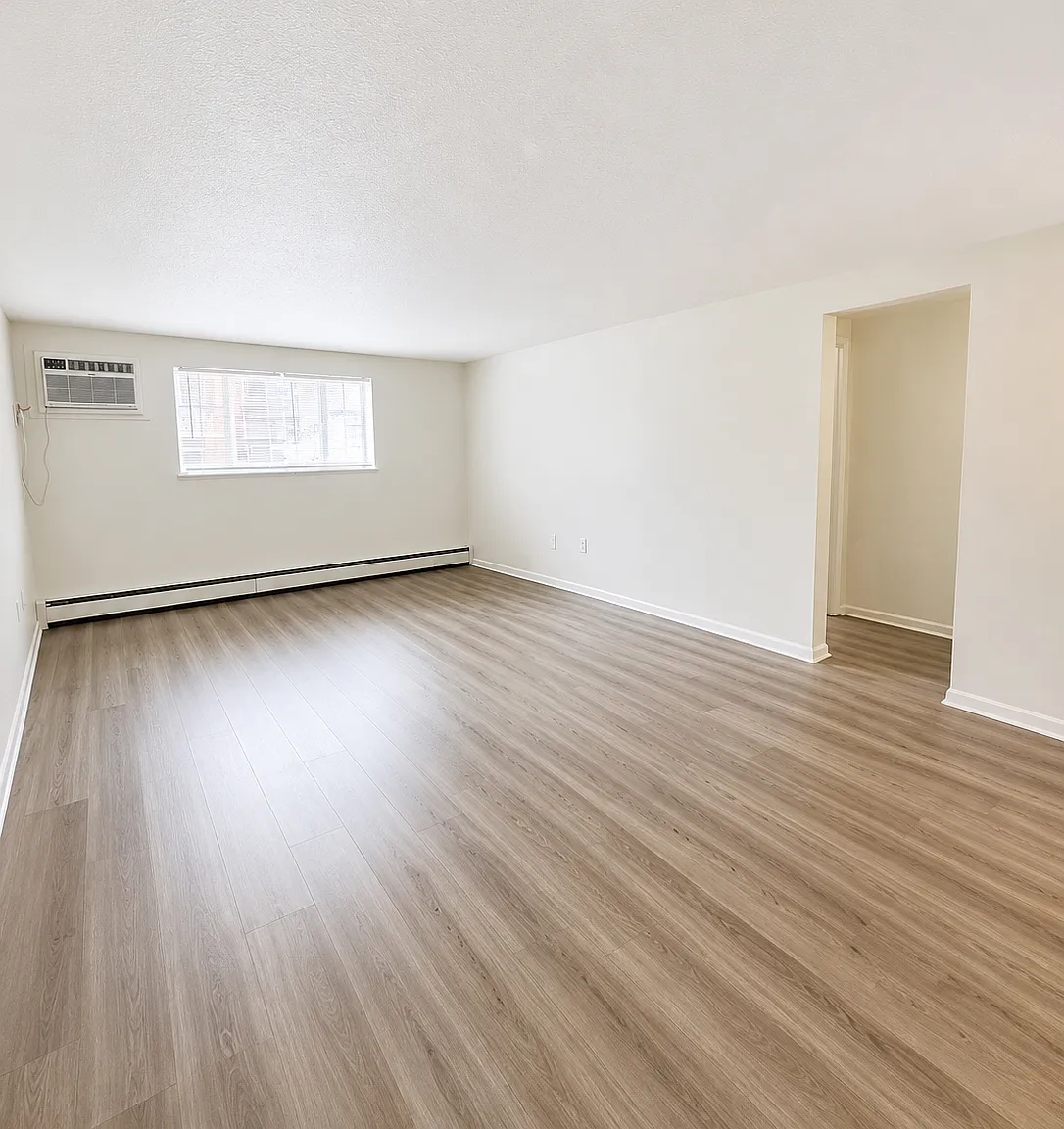 2 bed, 1.5 bath, 816 sqft, $1,195 — Photo 1