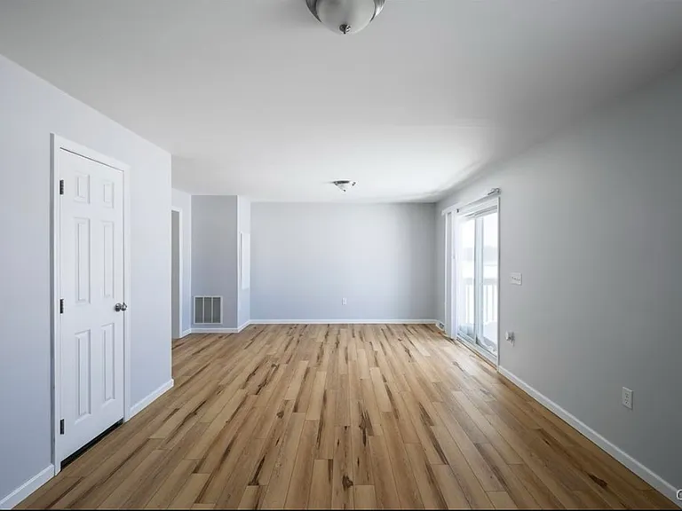 10043-10047 Ash St — Photo 6
