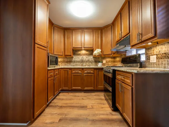 8804 N Prospect St, Niles, IL 60714