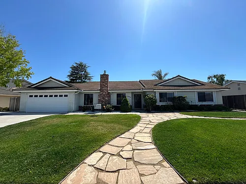 1090 Foxenwood Dr Photo 1