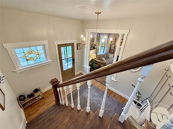 5th image of 209 W River St