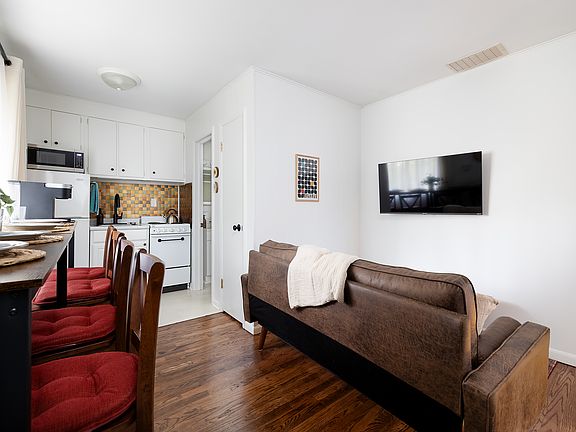 5th image of 839 N Smith Rd #4