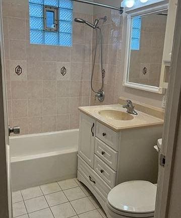 2nd image of 2500 N Washtenaw Ave APT 2