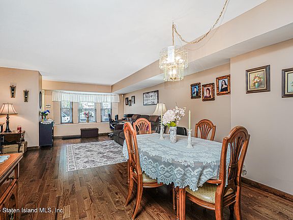 5th image of 298 Tanglewood Dr